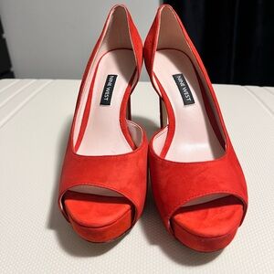 Red/orange Nine West pumps